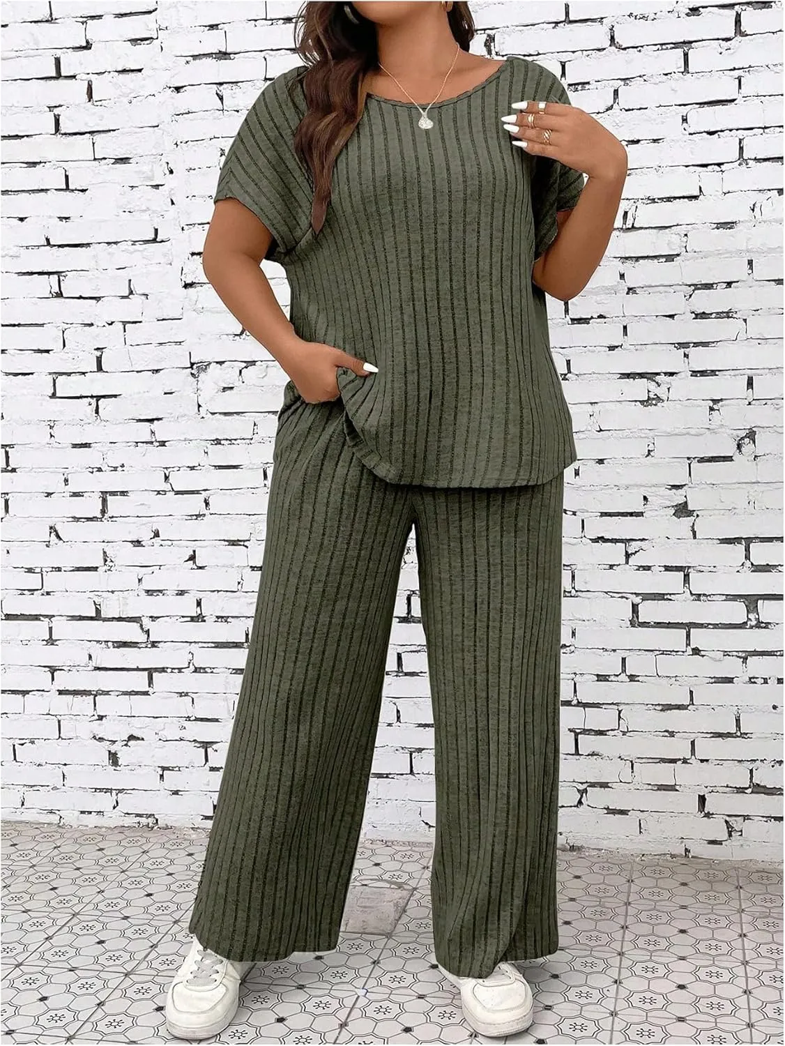 Floerns Women's Plus Size Short Sleeve Tee Shirt Wide Leg Pants 2 Piece Tracksuit