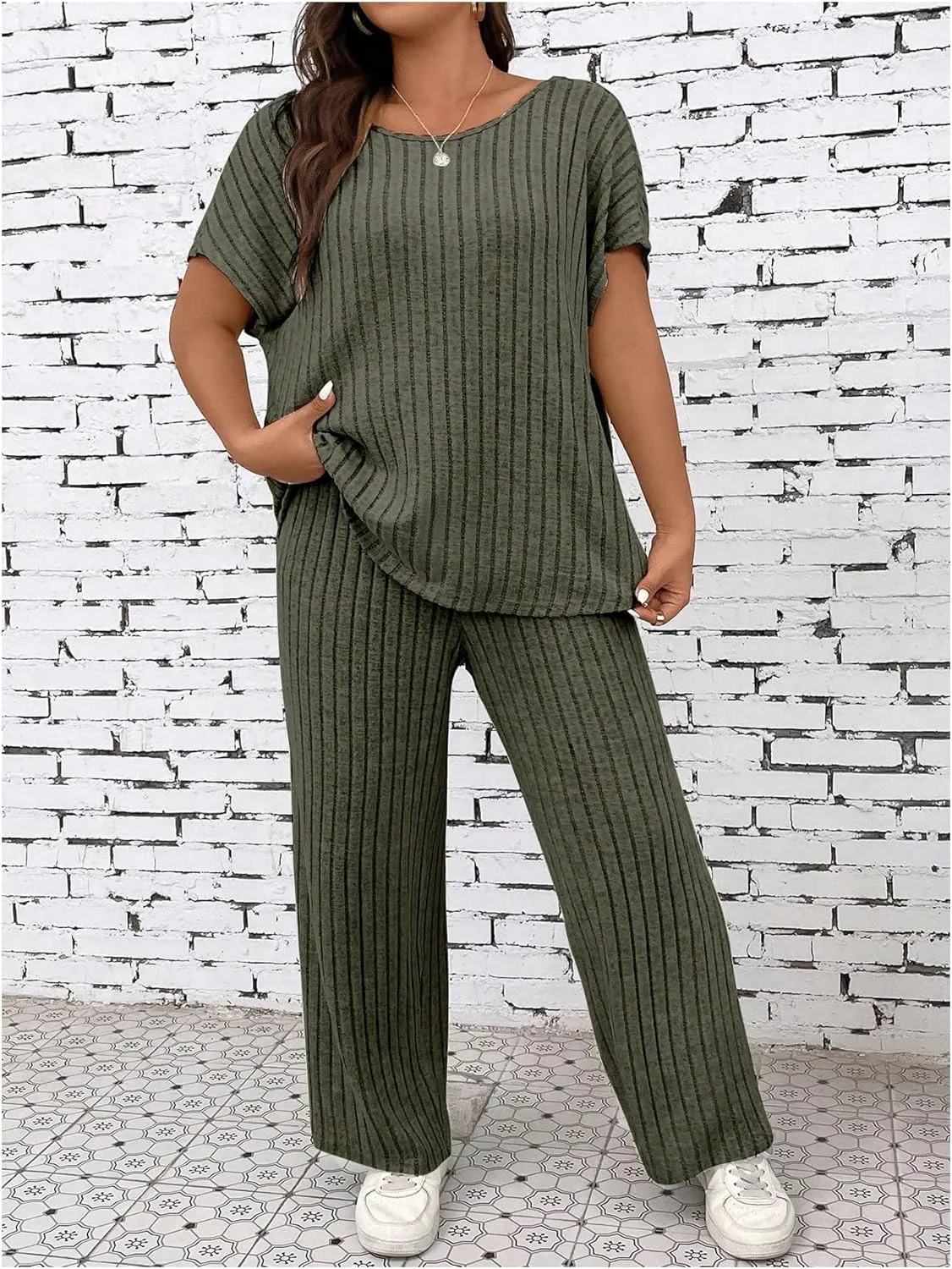 Floerns Women's Plus Size Short Sleeve Tee Shirt Wide Leg Pants 2 Piece Tracksuit