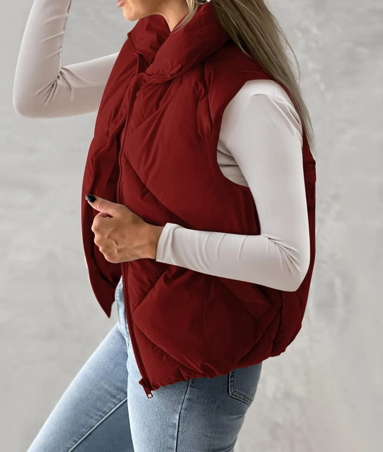 Newffr Women's Quilted Puffer Vest Sleeveless Lightweight Zip Up Jacket Winter Warm Coat Outerwear
